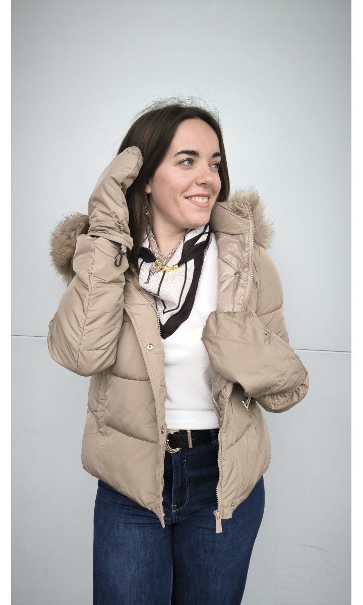 Manteau Sophiane capuche fausse fourrure – coloris beige, vue 3