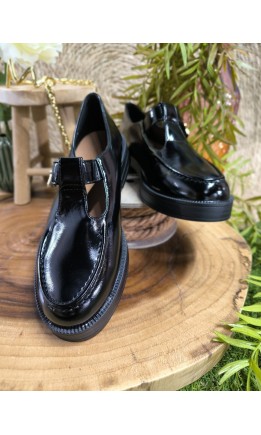 Mocassins Mary vernis boucle dorée – coloris noir