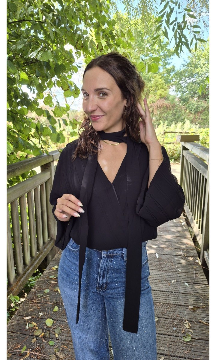 Blouse Elsa voile foulard intégré – coloris noir