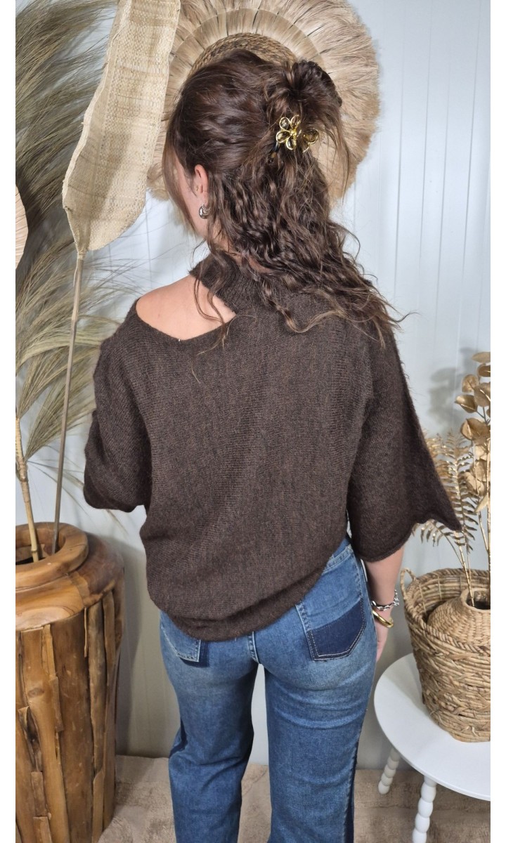 Pull Aglae oversize col choker asymétrique – coloris marron, vue 2