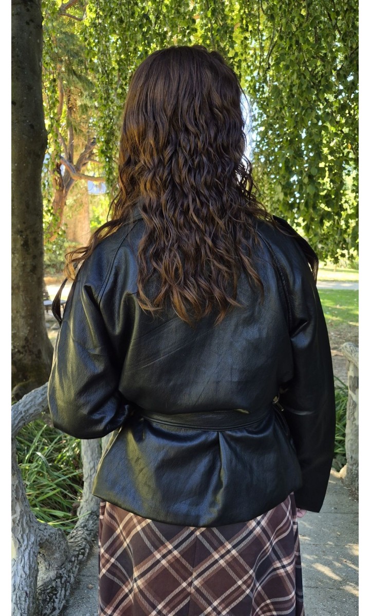 Veste Lou-Anne trench court simili cuir ceinturé – coloris noir, vue 2