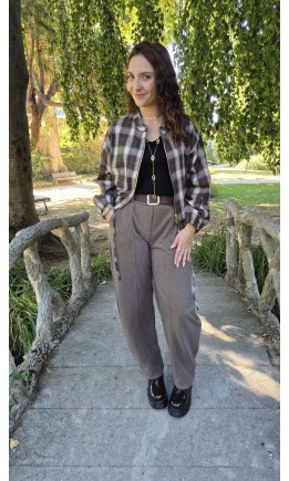 Pantalon Nathalie carotte taille haute – coloris taupe