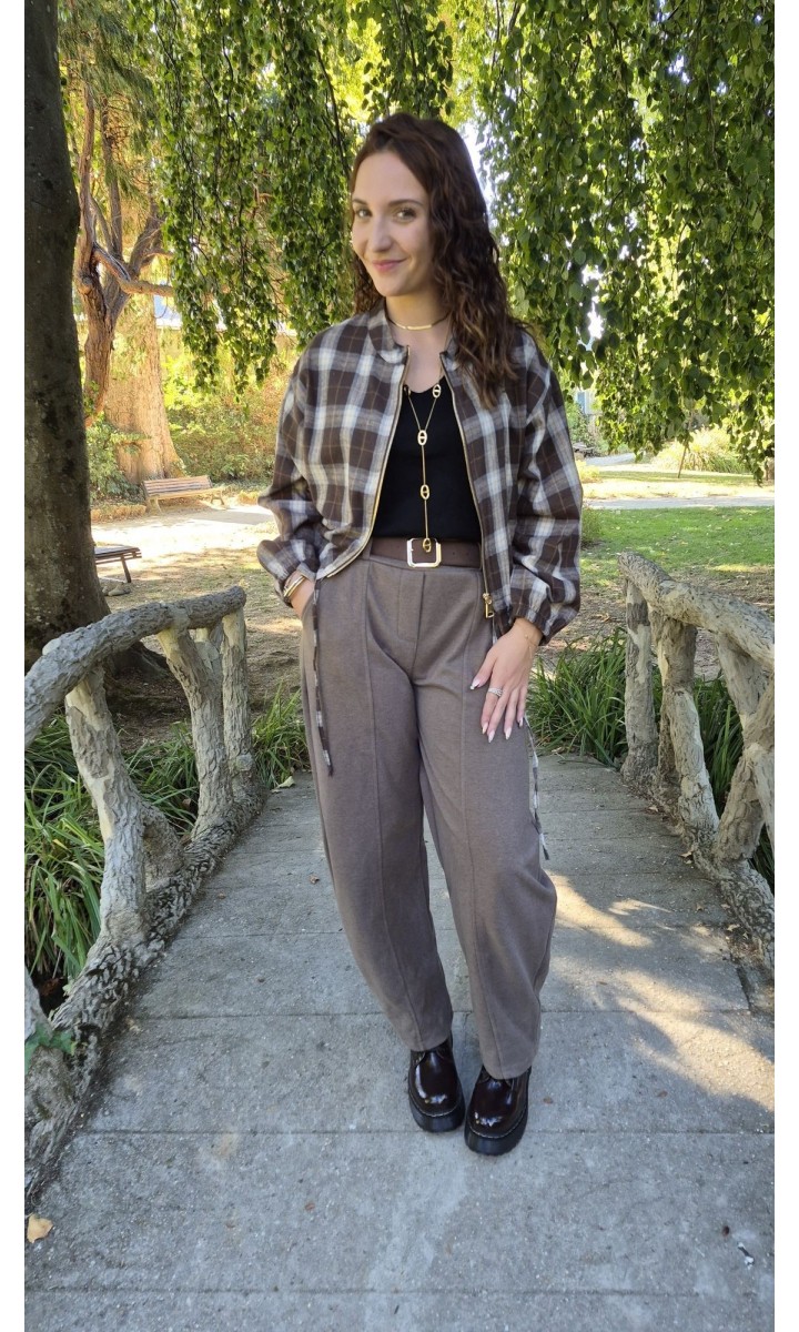 Pantalon Nathalie carotte taille haute – coloris taupe